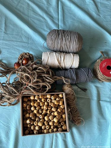 Craft string/wooden beads (1 of 3)