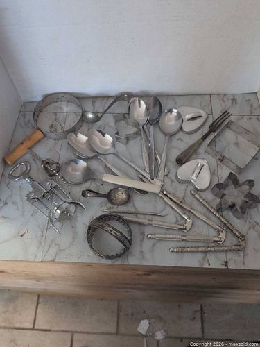 Assorted kitchen utensils lot — spoons, tongs, cookie cutters (1 of 9)