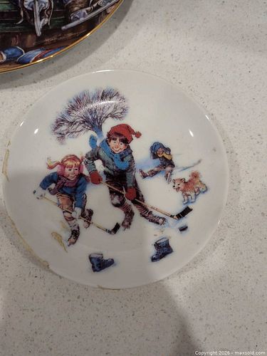 Avon Winter Wonderland Mini Collector Plate & Tin (1986) (1 of 6)