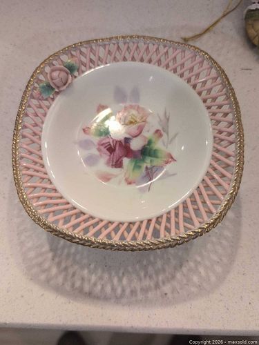 Pedestal dish  (1 of 7)