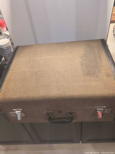 Vintage luggage  (1 of 8)
