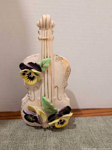 Violin wall pocket (1 of 5)