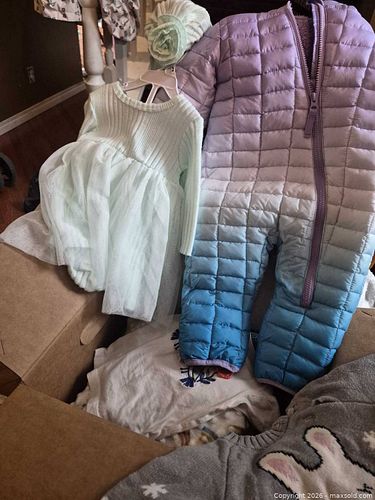 Childrens cloths  (1 of 3)