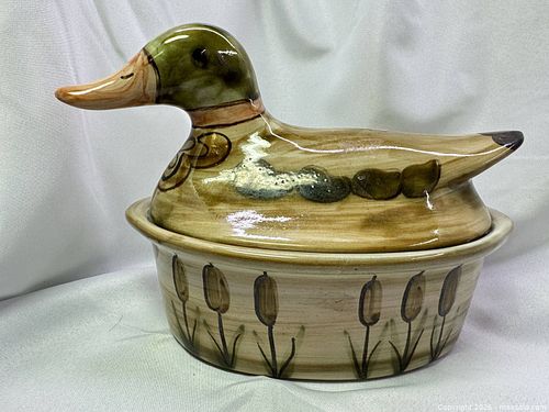 Louisville Stoneware Duck-Shaped Covered Serving Dish (1 of 7)