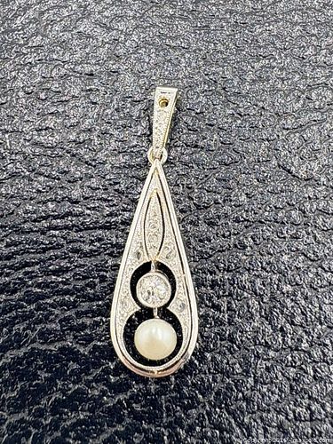 Vintage teardrop lavalier pendant crafted in yellow gold (1 of 4)