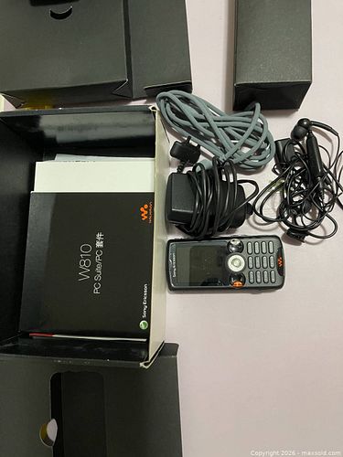 Sony Ericsson W810 Walkman Phone with Charger, Earphones & Box (1 of 3)