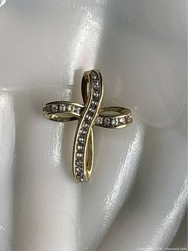 10k Diamond Cross Pendant (1 of 14)