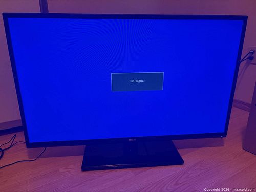 RCA 39 inch TV with Remote, Stand & Power Cable (1 of 5)