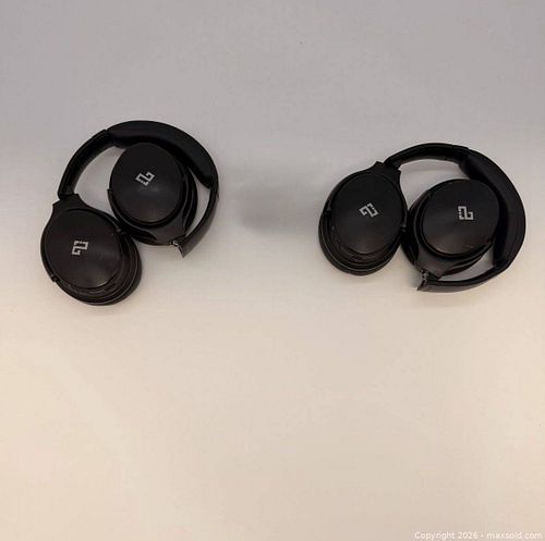 Pair of Black BN701A Over-Ear Bluetooth Headphones (1 of 7)