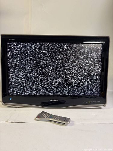 Sharp AQUOS LC-26D43U 26" LCD TV with remote  (1 of 6)