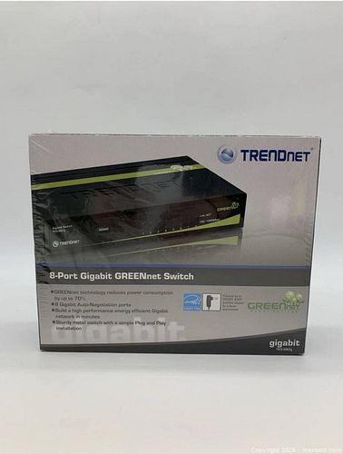 TRENDnet TEG-S80g 8-Port Gigabit Switch (1 of 9)
