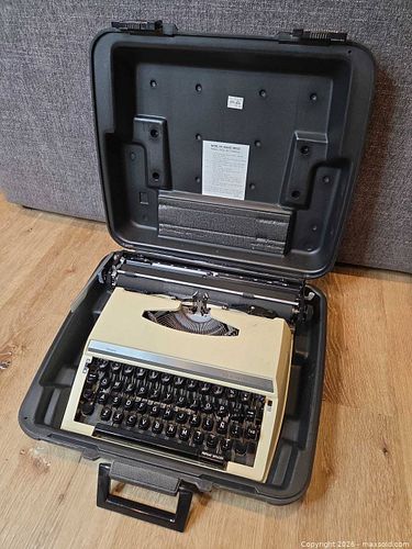 Sears The Achiever Portable Manual Typewriter — Beige/Black (1 of 5)