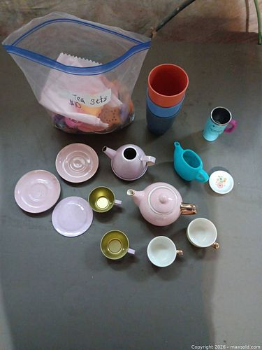 FAO Schwarz Multicolor Kids Tea Set (1 of 3)