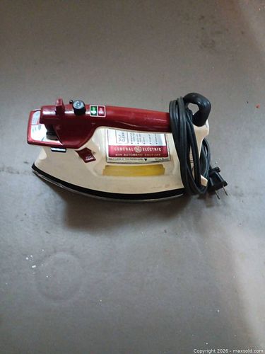 GE Steam Iron, Corded Electric, White/Cream & Red/Burgundy (1 of 3)