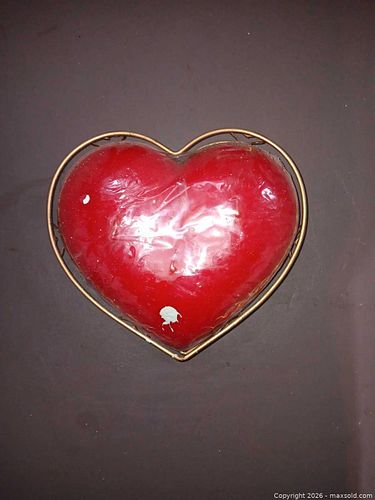 Red Heart-Shaped Candle with Gold Metal Stand, Small (1 of 3)