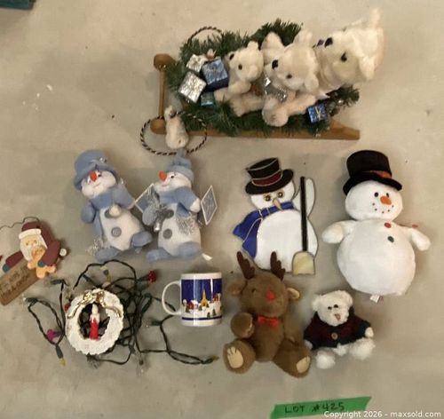 Assorted Christmas & Winter Decorations Collection (1 of 10)