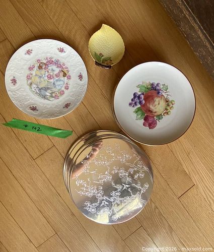 Assortment of decorative plates and trivets (1 of 5)