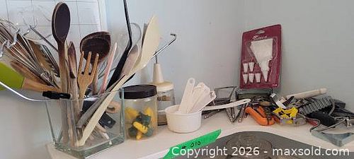 Mixed Kitchen Utensils Selection (1 of 6)