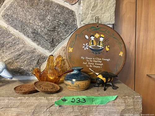 Mixed vintage decorative lot: wooden plaque, ceramic vase, amber glass bowl (1 of 3)