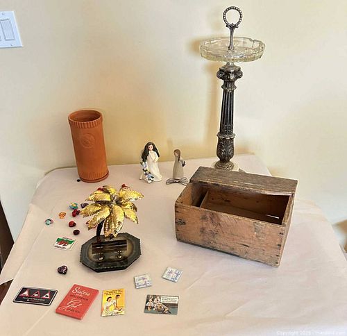 Mixed decorative lot: wooden box, metal & glass stand, figurines (1 of 9)