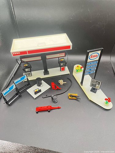 Vintage Esso Toy Gas Station Playset Accessories (1 of 9)
