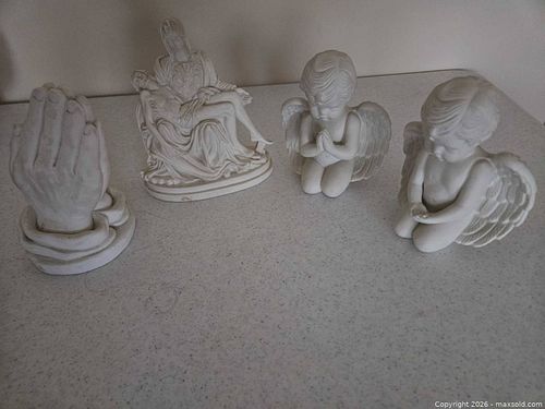 Set of figurines (1 of 3)