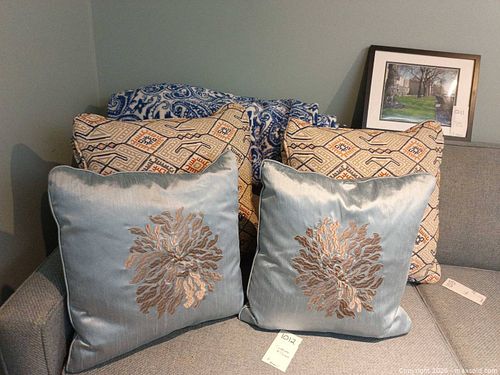 Decor Pillows, Throw B (1 of 10)