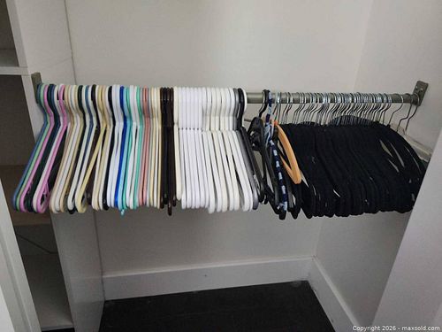Hangers. C (1 of 9)