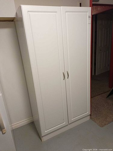 Wardrobe D (1 of 9)