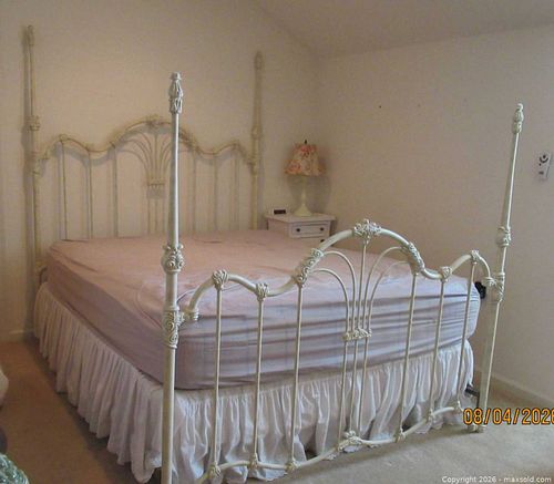 Queen Size Iron Bed with Headboard / Footboard / Bed Frame (1 of 6)