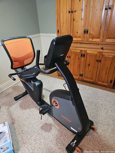 AFG 7.3AR/7.3AU Recumbent Exercise Bike (1 of 3)