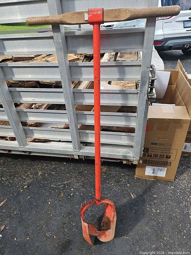 Handheld Soil Auger / Post Hole Digger with Wood Handle (1 of 4)