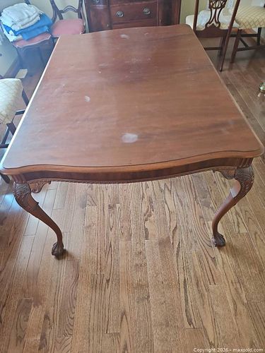 Solid Wood Traditional Dining Table with 5 chairs (1 of 17)
