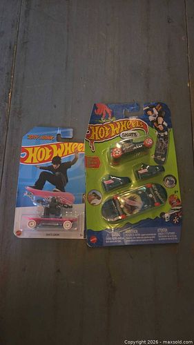 Hot Wheels Tony Hawk Fingerboard & Collectible Toy Set, Lot of 2 (1 of 6)