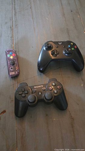 Lot of 3 Video Game Controllers: PlayStation, Xbox, Third‑Party (1 of 5)