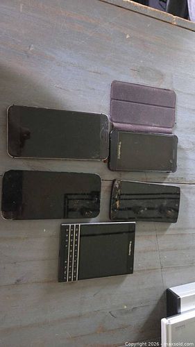 Mixed Smartphones: BlackBerry, iPhone, Pixel & Other Brands (1 of 4)