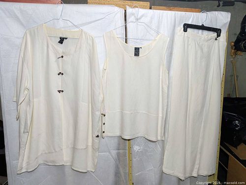 Kalyana Artware Ivory Three-Piece Oversized Linen-Rayon Set (1 of 9)