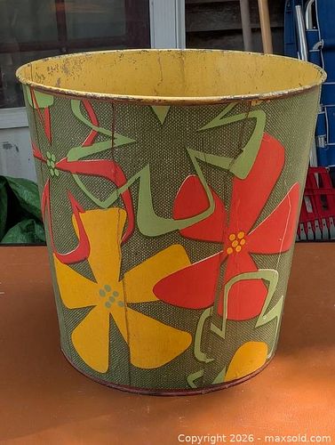 1960s METAL WASTE BASKET WITH FLORAL DESIGNS WITH STICKERS (1 of 11)