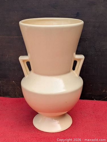 MODERN HAEGER  2 HANDLED OFF WHITE VASE MADE IN USA (1 of 9)