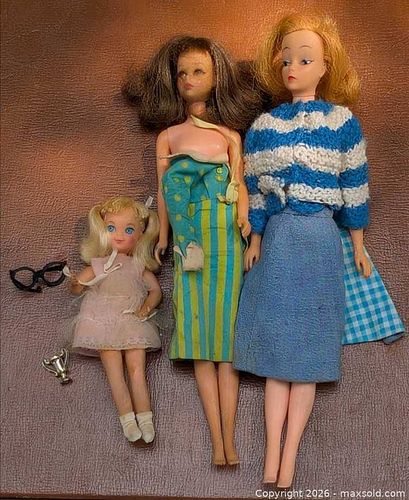 OLD BARBIE FIGURES & CLOTHES (1 of 18)