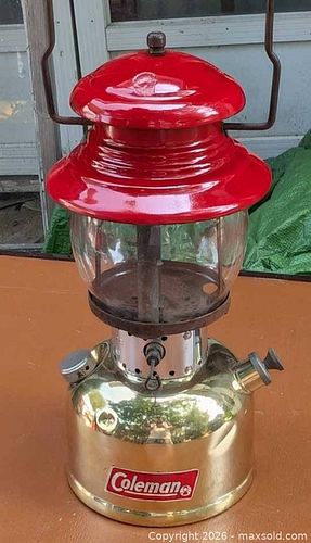 VINTAGE FEBRUARY 1963 COLEMAN BRASS LANTERN (1 of 15)