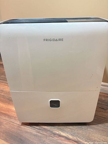Frigidaire Electrolux FFAD6022W1 40 Pint White Dehumidifier (1 of 3)