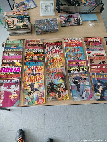 Large Lot of Martial Arts Magazines (1 of 11)