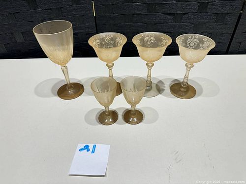 Lot of 6 Clear Etched Floral Glass Goblets & Wine Glasses (1 of 9)