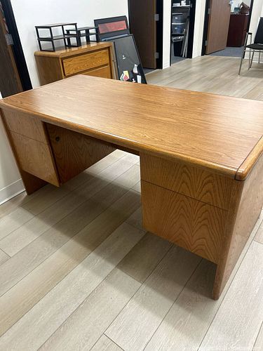 Anderson Oak Veneer Executive Double Pedestal Desk (1 of 8)