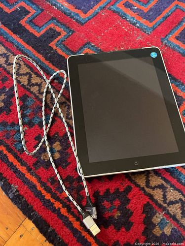 Apple iPad 64GB Wi‑Fi (30‑pin charging cable included) (1 of 5)