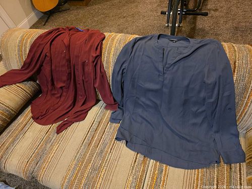 2 Women's blouses  (1 of 5)