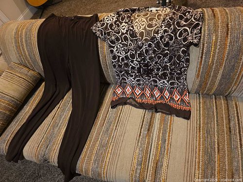 Women's 2 piece pant set (1 of 3)