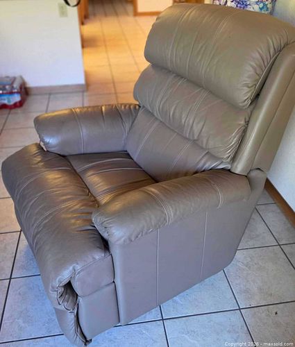 Recliner (1 of 2)