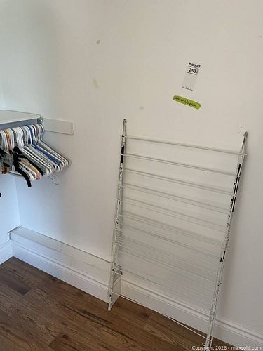Clothes Hangers with Drying Rack B (1 of 15)